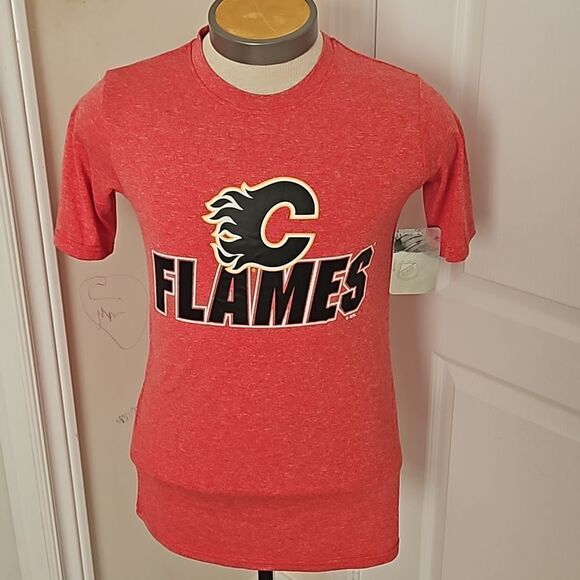 NHL Women's Hockey Logo Calgary Flames Short Sleeves T-Shirt Small - Picture 6 of 16